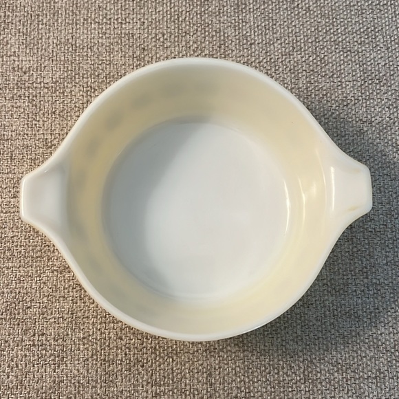 Vintage Pyrex Town and Country 1.5 Quart Round Baking Casserole Dish - Picture 5 of 7